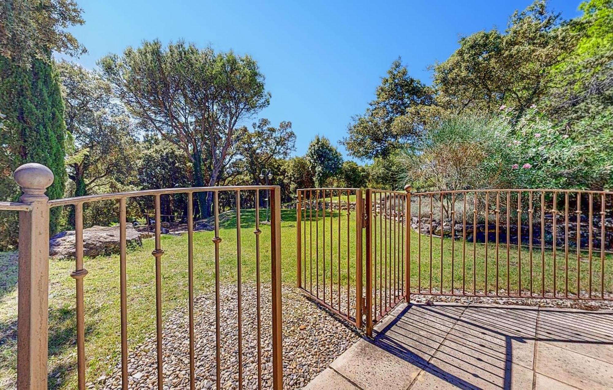 Awesome Home In Bollene With Wifi Εξωτερικό φωτογραφία
